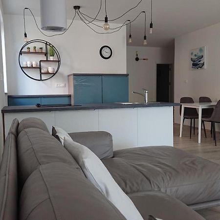 Roza Apartment Cres Exterior photo