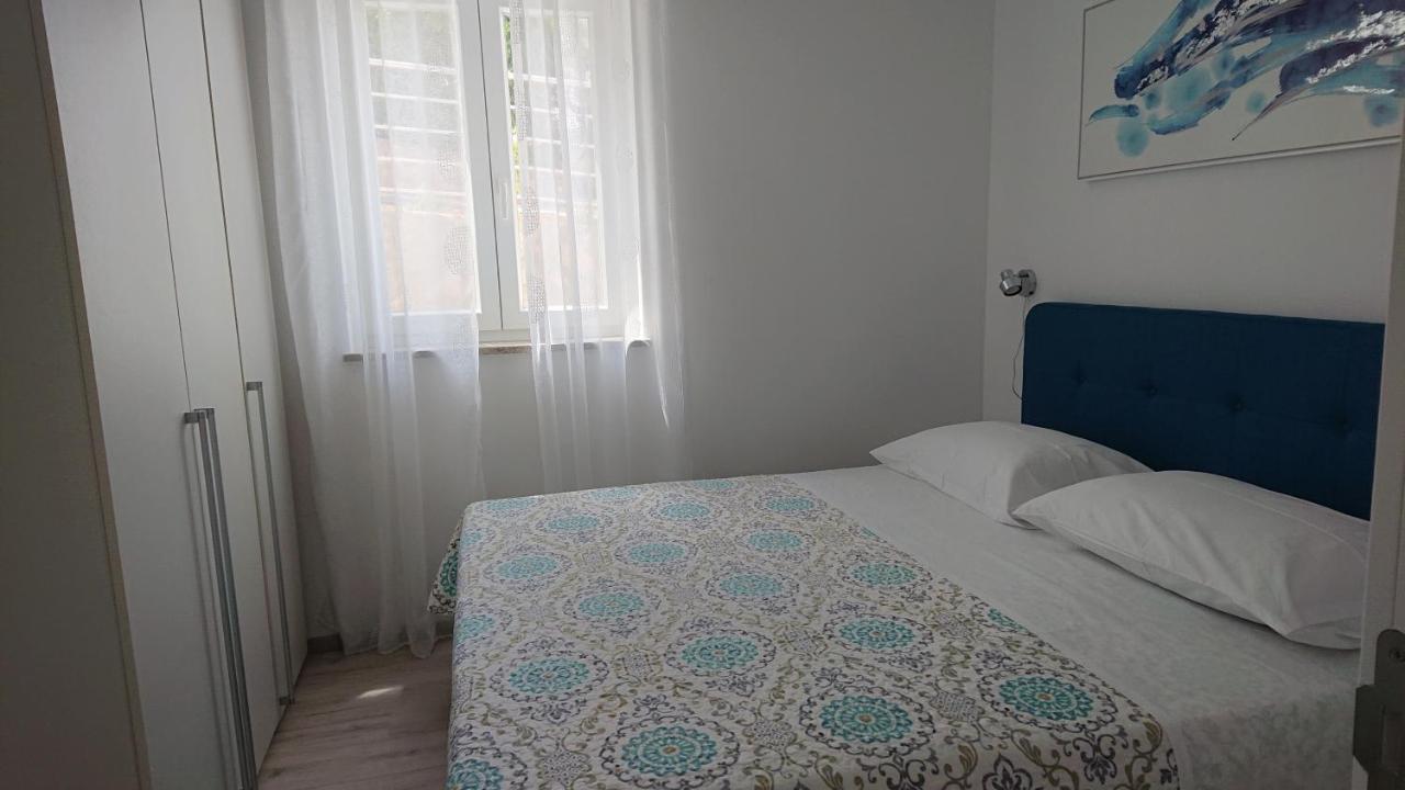 Roza Apartment Cres Exterior photo