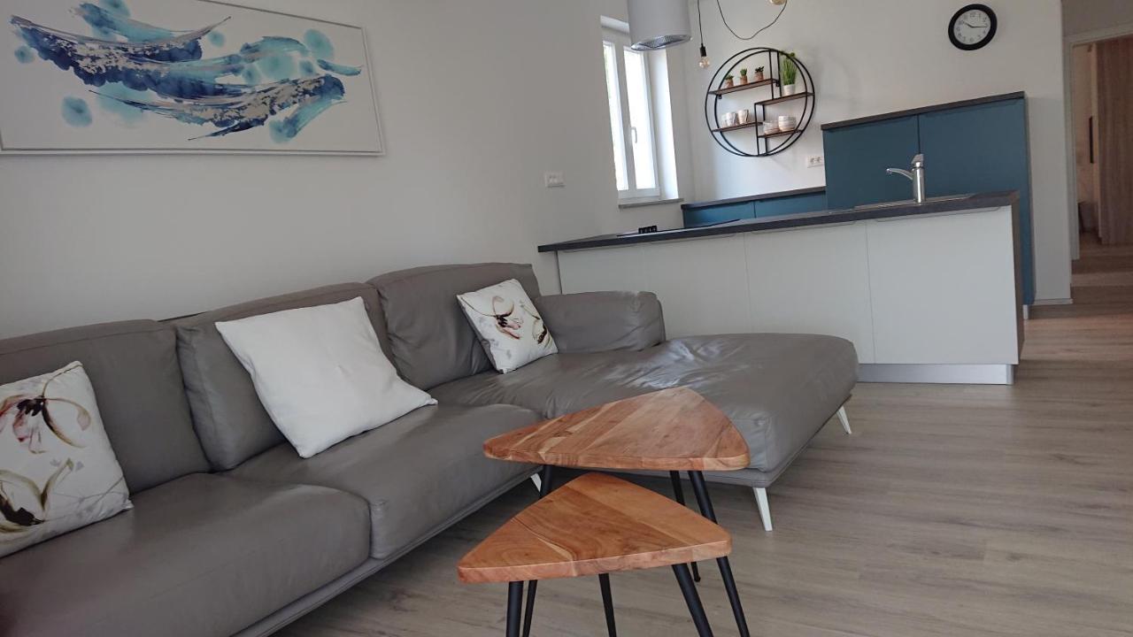 Roza Apartment Cres Exterior photo