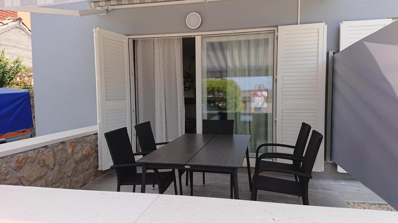Roza Apartment Cres Exterior photo