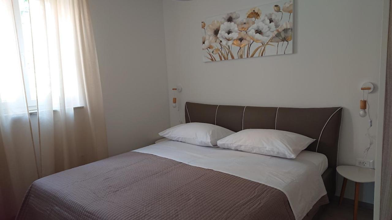 Roza Apartment Cres Exterior photo