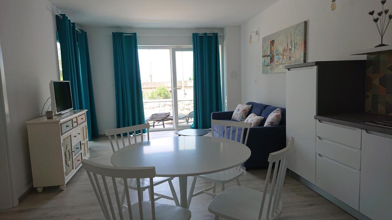 Roza Apartment Cres Exterior photo